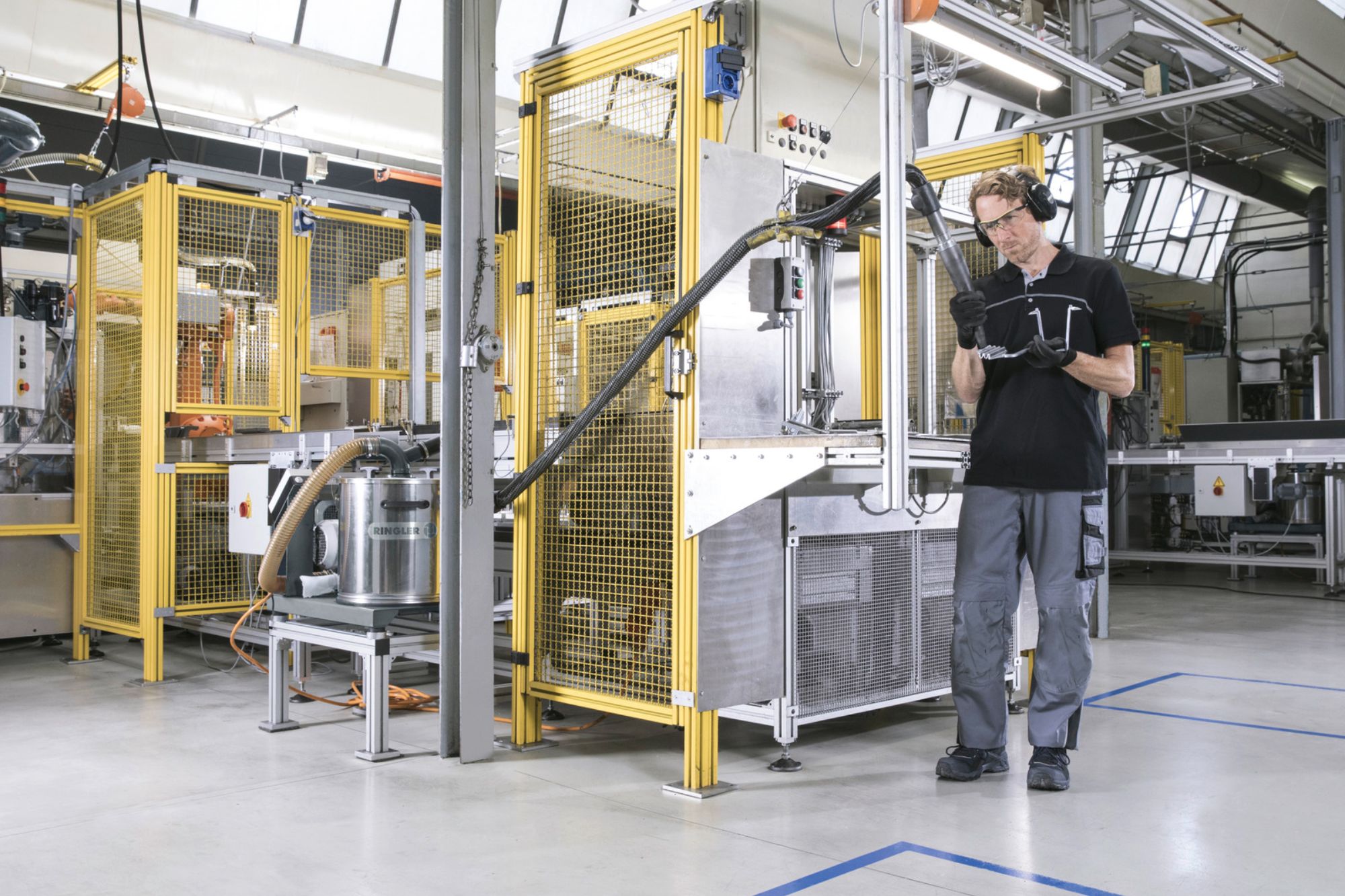 Operatiuni electronice cu cerinte ESD si roboti mobili