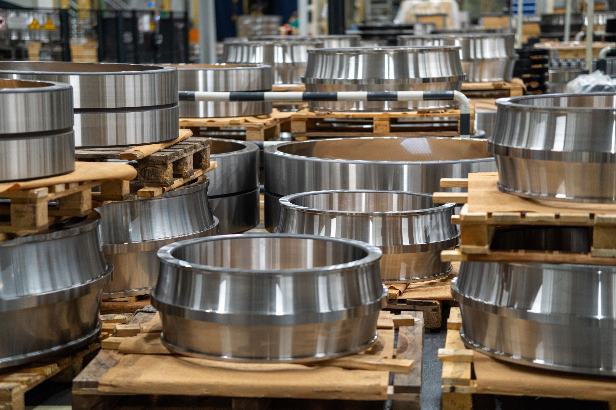 Operatiuni manufacturing automatizate cu roboti mobili